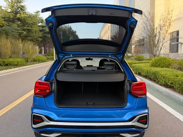 Audi Q2L — Фото автомобиля 7
