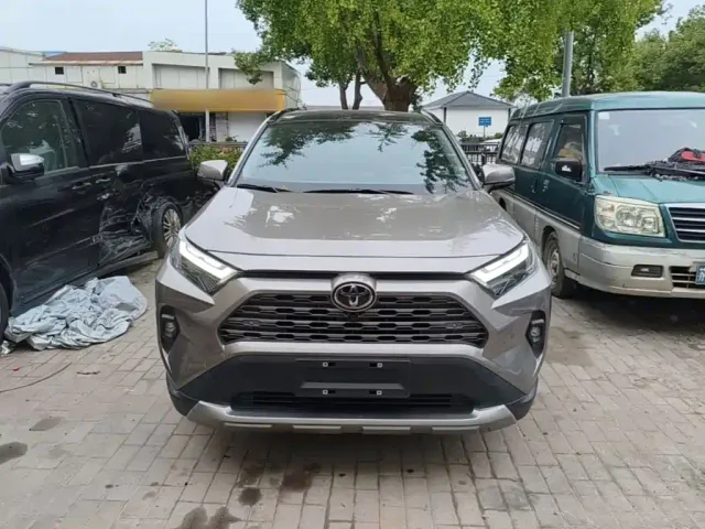Toyota RAV4 — Фото автомобиля 2