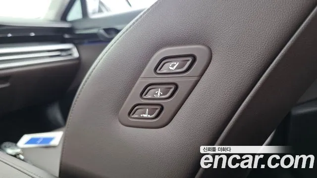 Hyundai Grandeur Grandeur (GN7) 2.5 Бензин 2WD — Фото автомобиля 19