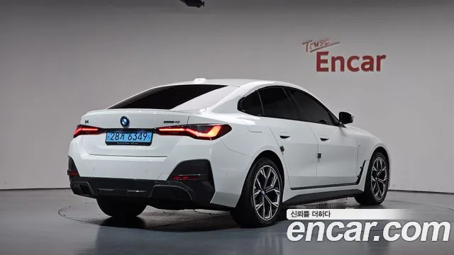 BMW i4 — Фото автомобиля 2