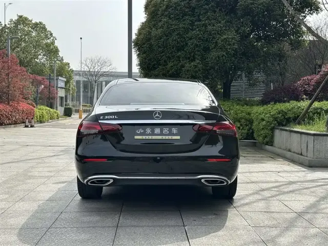 Mercedes-Benz E-Class — Фото автомобиля 13