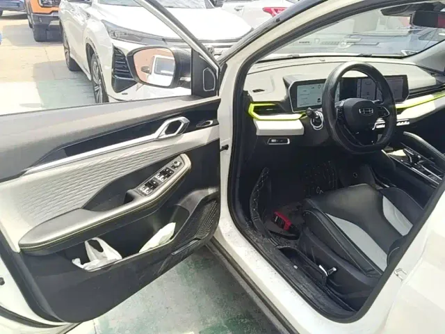 Geely Binyue — Фото автомобиля 15