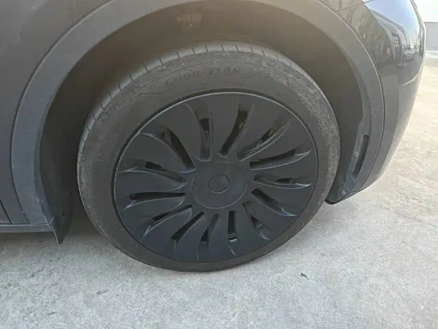 Tesla Model Y — Фото автомобиля 11