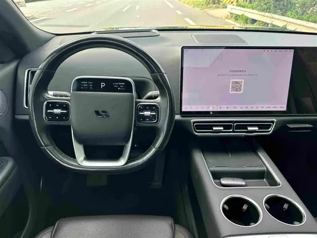 Li Auto L8 — Фото автомобиля 9