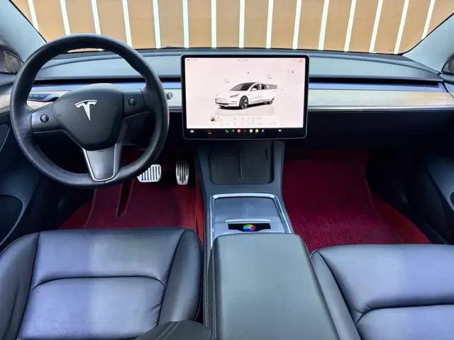 Tesla Model 3 — Фото автомобиля 5