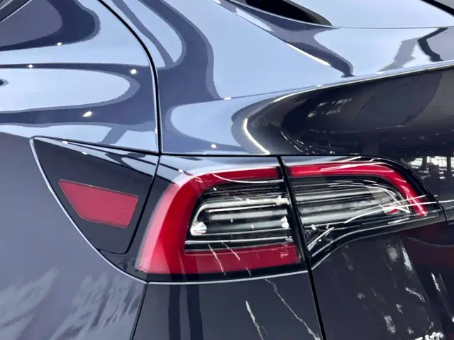 Tesla Model Y — Фото автомобиля 10