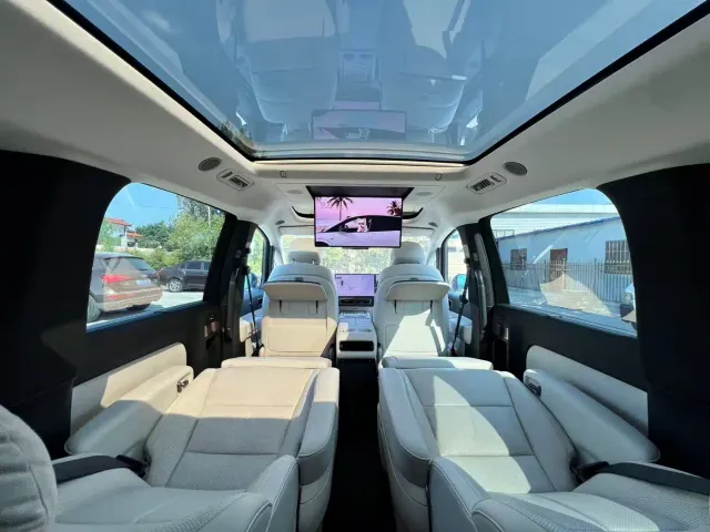 Li Auto MEGA — Фото автомобиля 7