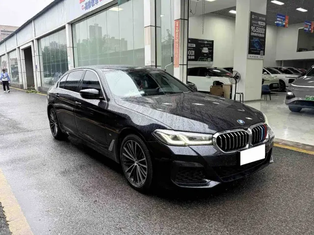 BMW 5 Series — Фото автомобиля 3