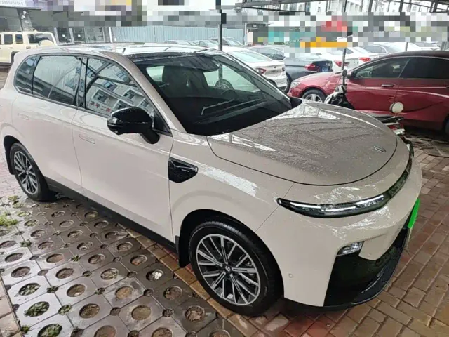 Leapmotor B10 — Фото автомобиля 3