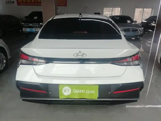 Hyundai Elantra — Фото автомобиля 5