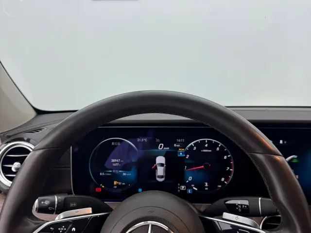Mercedes-Benz E-Class — Фото автомобиля 10