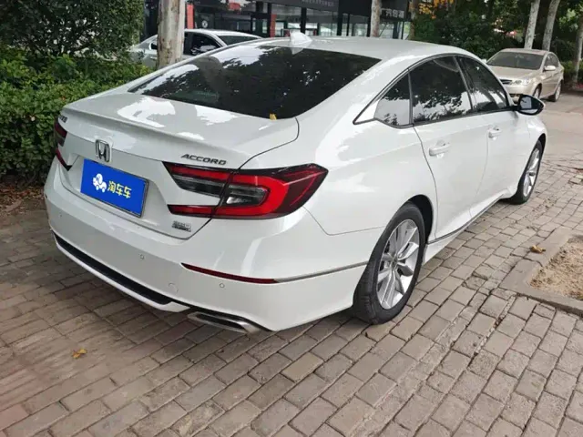 Honda Accord — Фото автомобиля 3