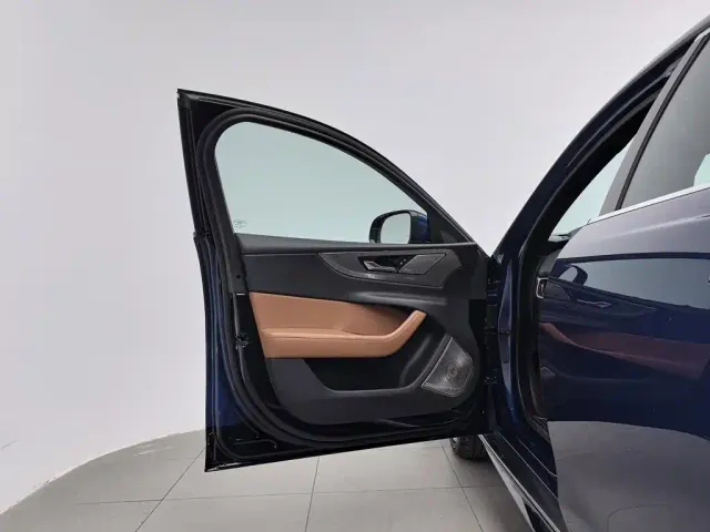 Jaguar XEL — Фото автомобиля 8
