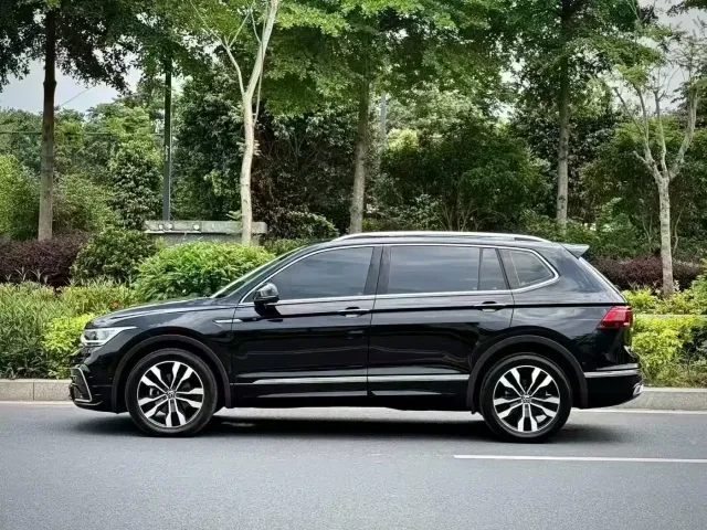 Volkswagen Tiguan L 2022 330TSI Auto 2WD R-Line Premium Edition — Фото автомобиля 3