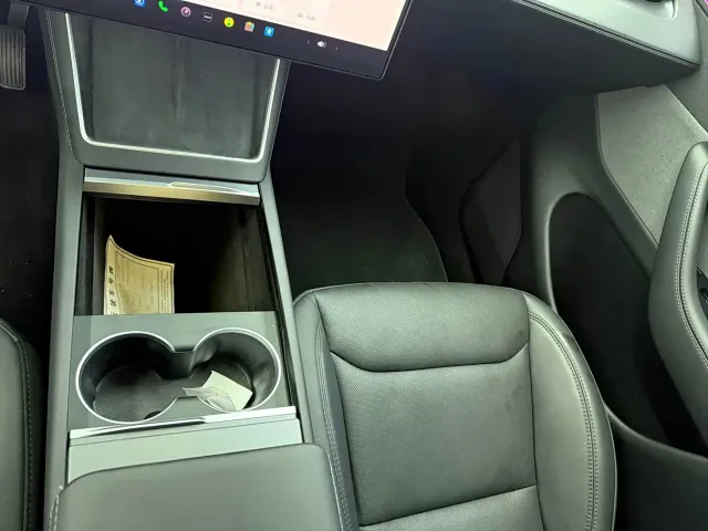 Tesla Model Y — Фото автомобиля 12