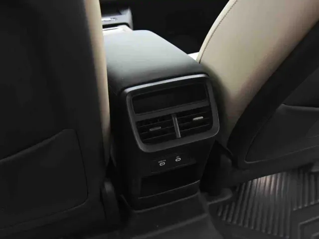 Volvo Volvo XC70 Plug-in Hybrid 2025 Standard — Фото автомобиля 6