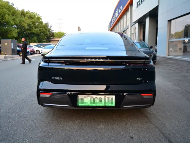 Geely Galaxy E8 — Фото автомобиля 6