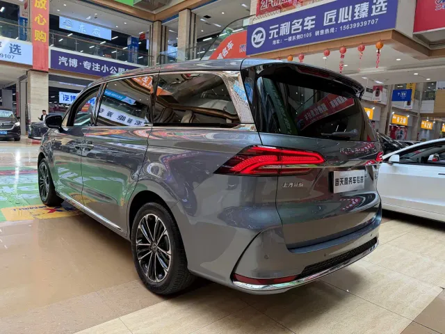 Roewe iMAX8 — Фото автомобиля 6
