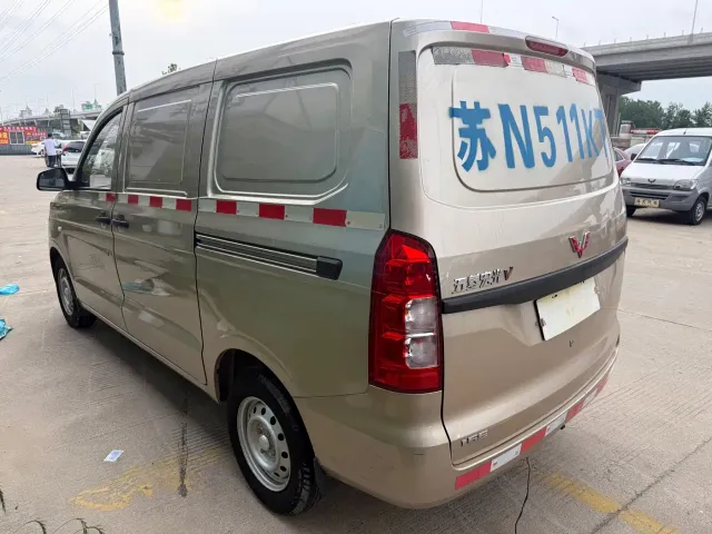 Wuling Hongguang V — Фото автомобиля 6