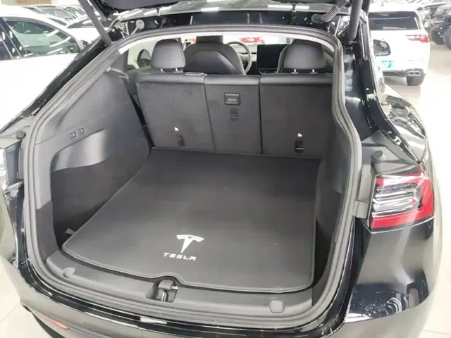 Tesla Model Y — Фото автомобиля 18