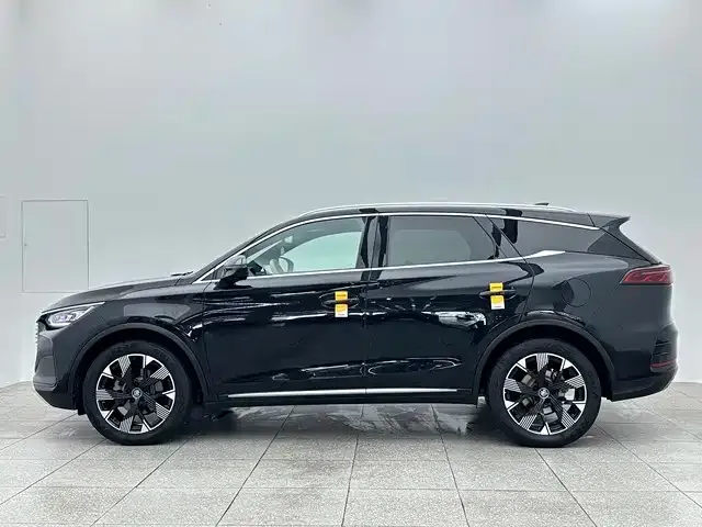 BYD Tang — Фото автомобиля 8