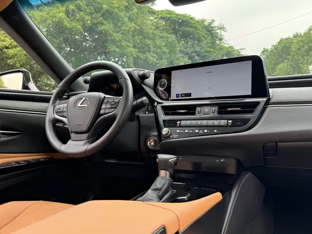 Lexus ES — Фото автомобиля 12