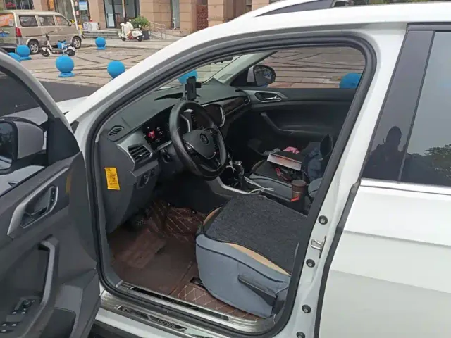 Volkswagen T-Cross — Фото автомобиля 9