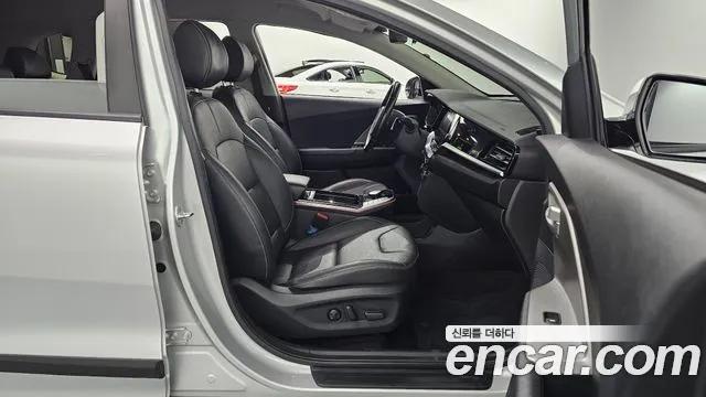 Kia Niro — Фото автомобиля 16