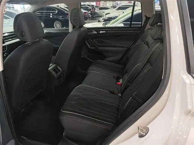 Volkswagen Tiguan L — Фото автомобиля 16
