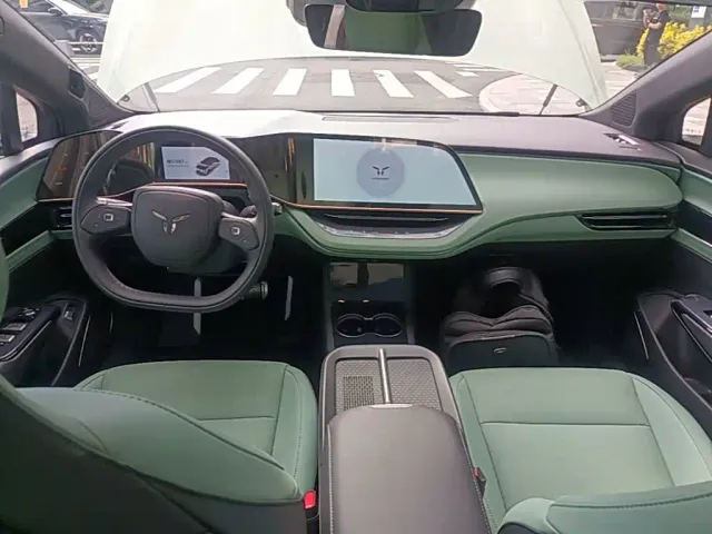 Hongqi EH7 — Фото автомобиля 9