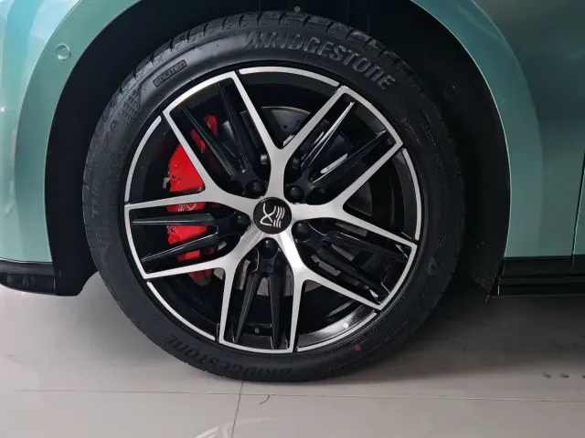 BYD Han L — Фото автомобиля 10