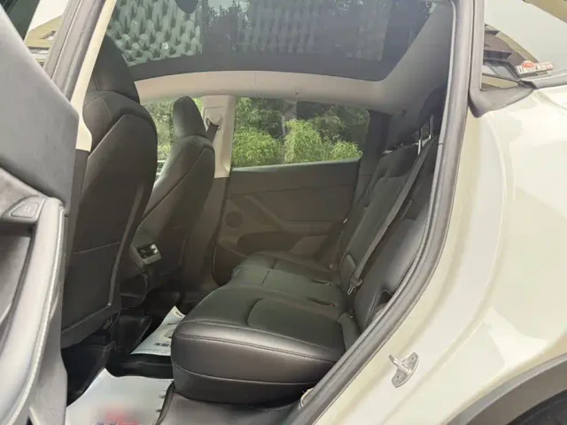 Tesla Model Y — Фото автомобиля 23