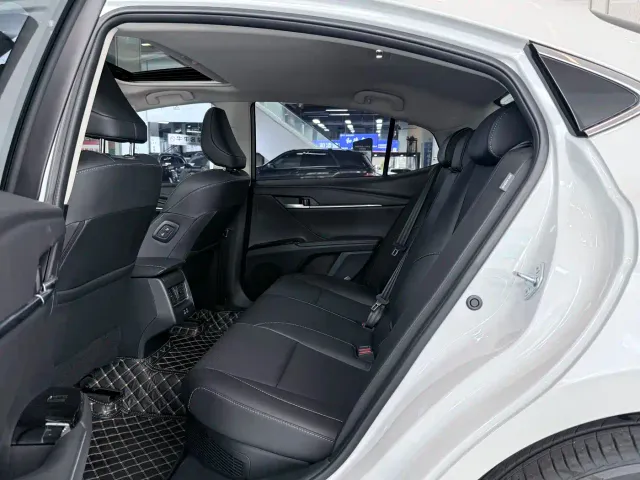 Toyota Camry — Фото автомобиля 7
