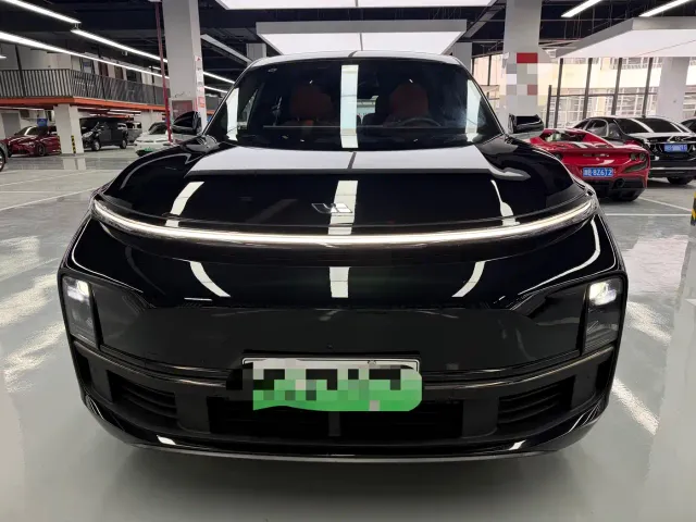 Li Auto L8 — Фото автомобиля 2