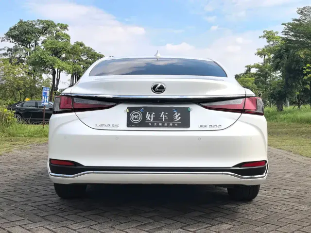 Lexus ES — Фото автомобиля 7
