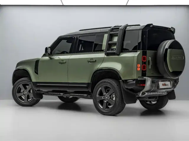 Land Rover Defender — Фото автомобиля 5