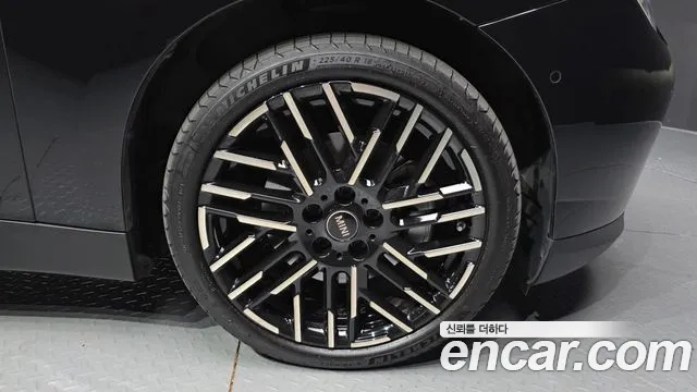 MINI Cooper Generation 4 — Фото автомобиля 21