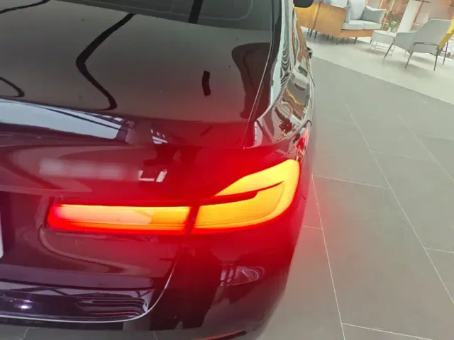 BMW 5 Series — Фото автомобиля 7