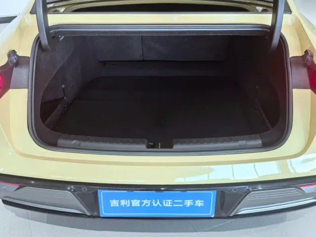 Geely Galaxy E8 — Фото автомобиля 21