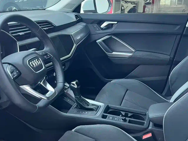 Audi Q3 — Фото автомобиля 11