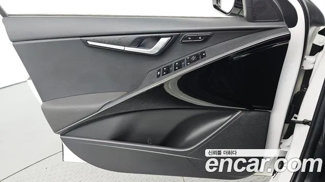 Kia Niro — Фото автомобиля 23
