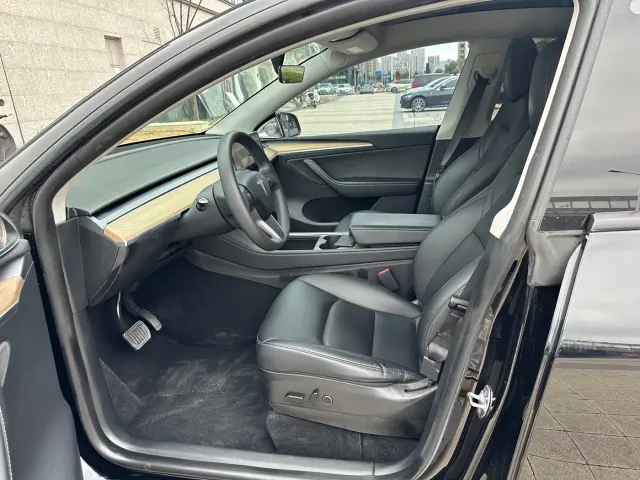 Tesla Model Y — Фото автомобиля 4