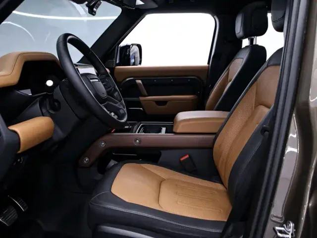 Land Rover Defender — Фото автомобиля 14