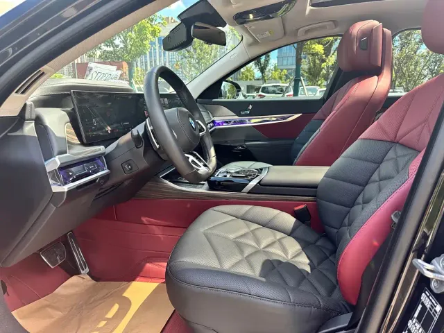BMW 7 Series — Фото автомобиля 10