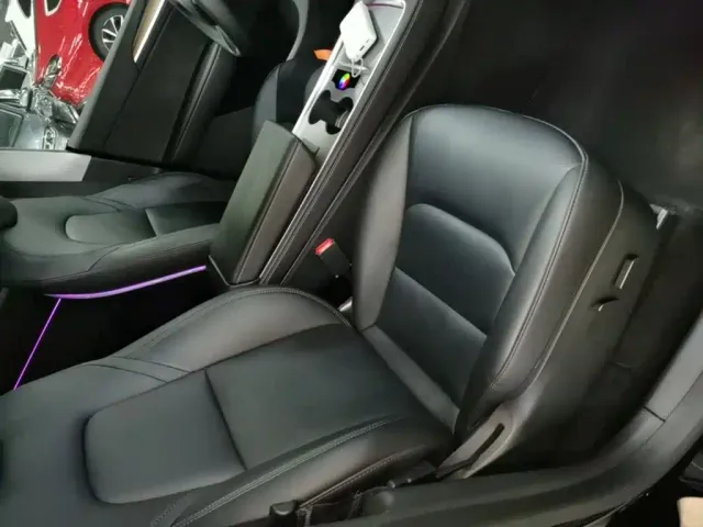 Tesla Model Y — Фото автомобиля 24