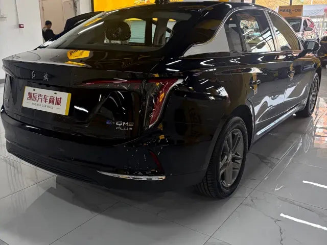 Hongqi E-QM5 — Фото автомобиля 7
