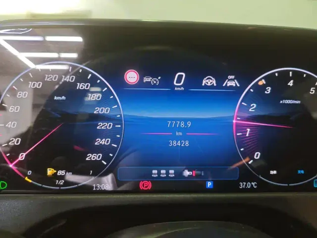 Mercedes-Benz E-Class — Фото автомобиля 8