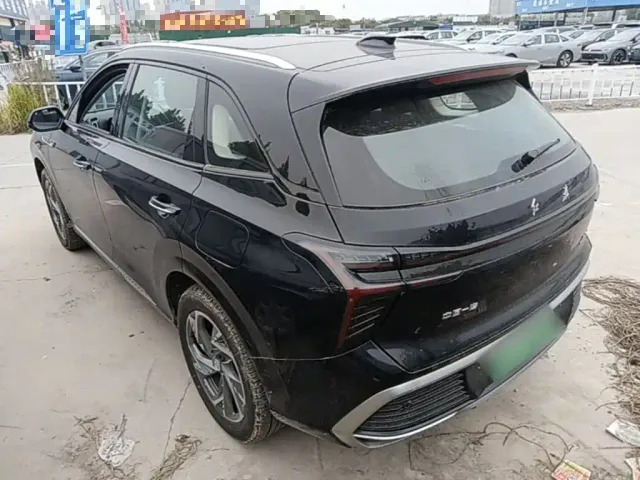 Hongqi HS3 PHEV — Фото автомобиля 4