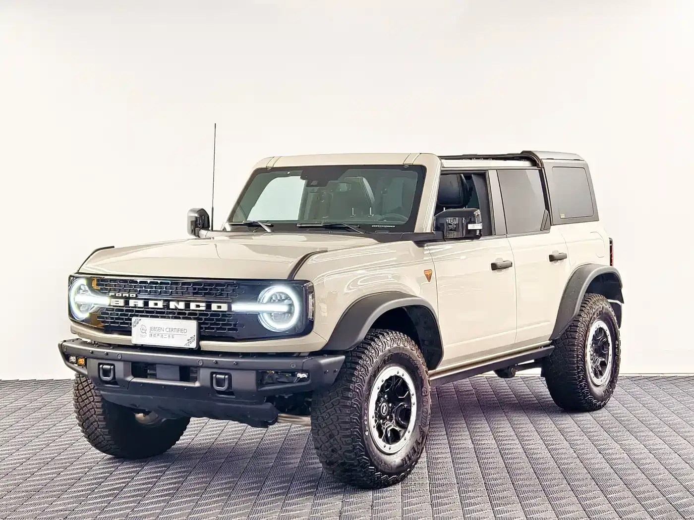 Фотография автомобиля — Ford Bronco
