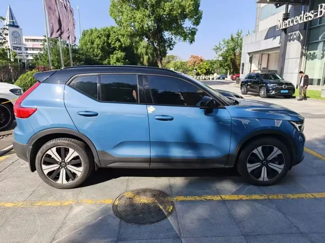 Volvo XC40 — Фото автомобиля 9